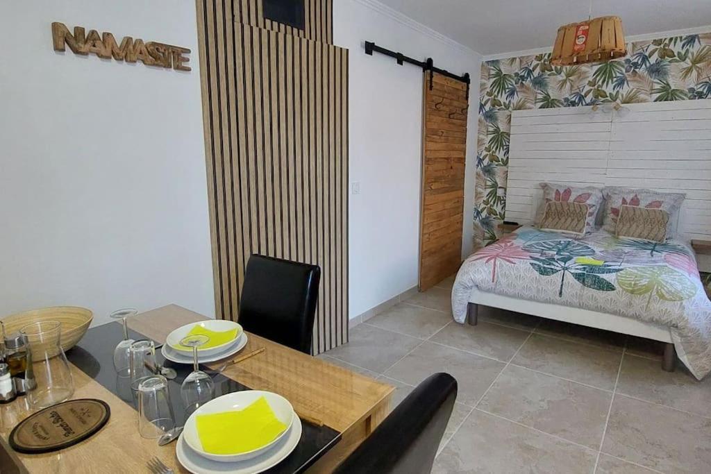 Gite De L'Olivier, Classe, Climatise, Jardin Avec Parking Gratuit Devant Le Logement Et A 5 Minutes Du Centre-Ville A Pied LʼIsle-sur-la-Sorgue Eksteriør bilde
